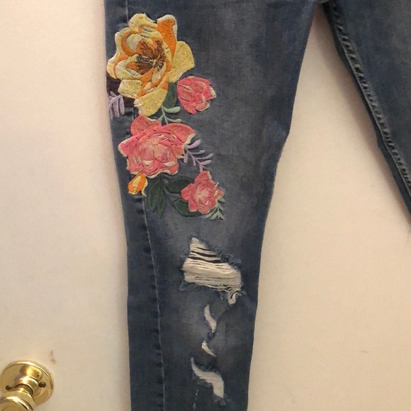 Zara Floral Embroidered Distressed Jeans - Picture 3 of 8